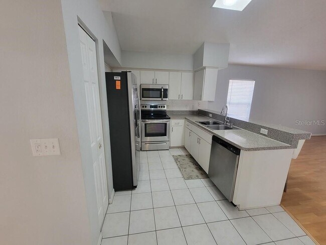 Building Photo - 7942 Chadwick Dr