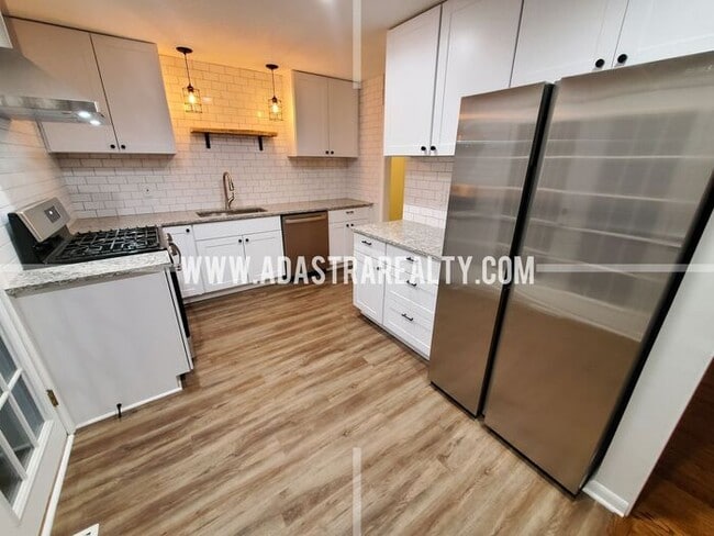 Building Photo - Beautiful Home in the Heart of Overland Pa...