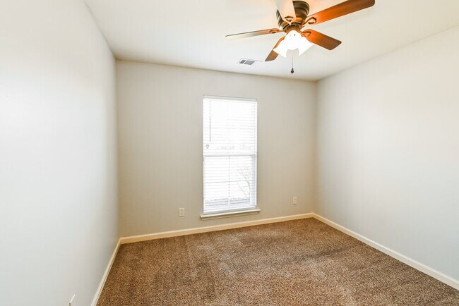 Building Photo - 2639 Cherry Tree Dr