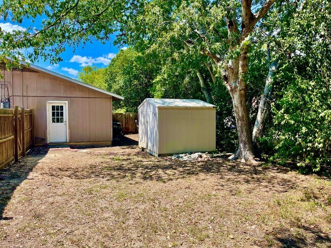 Building Photo - 101/103 Lockhart St.