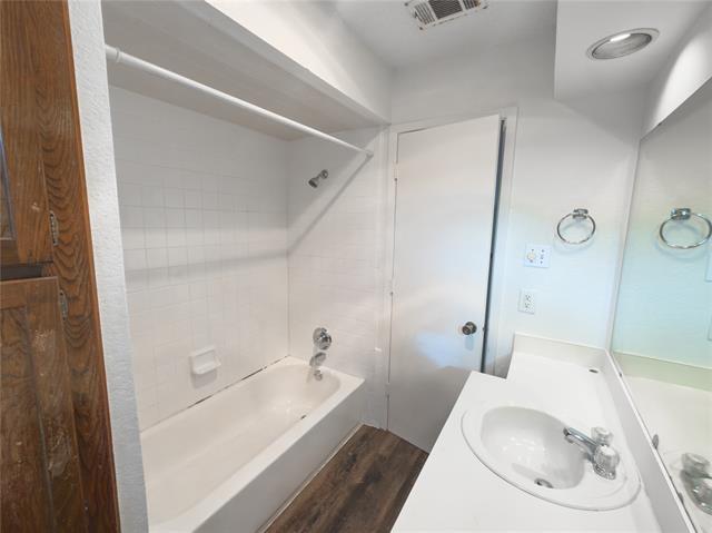 Building Photo - 4825 Diaz Ave