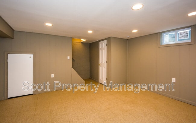 Building Photo - 8627 Willow Oak Rd