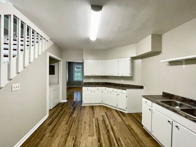 Building Photo - West Columbia-Offering Self Guided Tour with RENTLY!