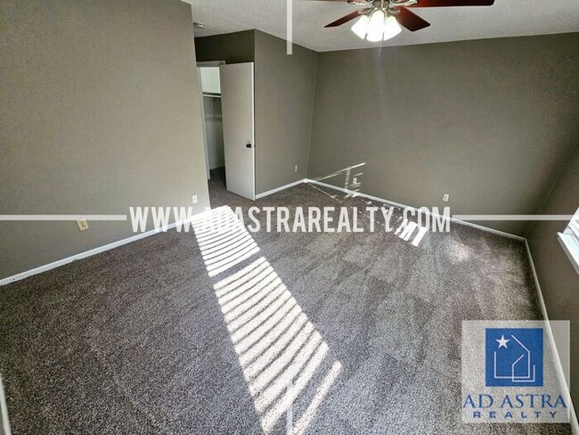 Building Photo - Nice 3 bed 1.5 bath townhouse in Olathe-Coming SOON!!