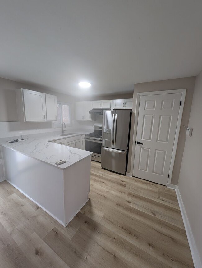 Building Photo - 3 Bed, 1.5 Bath Home in Penn Hills-- Available NOW!