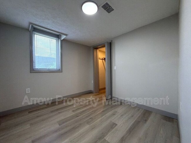 Building Photo - 622 New Hampshire St