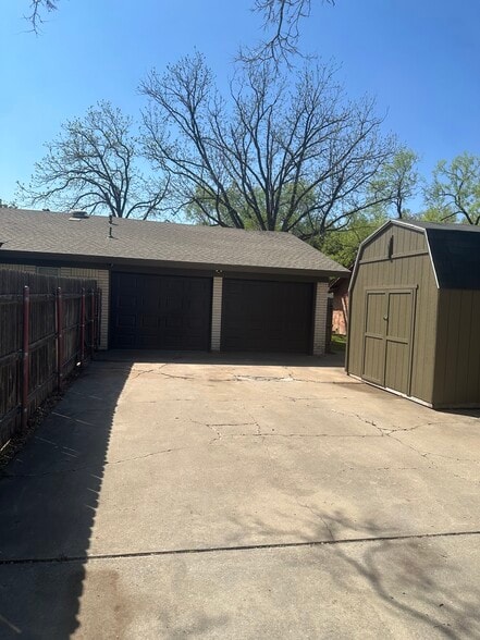 Building Photo - 2926 Briargrove Ln