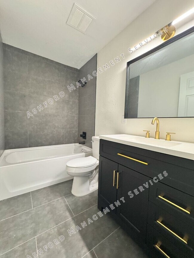 Building Photo - 520 N Stapley Dr