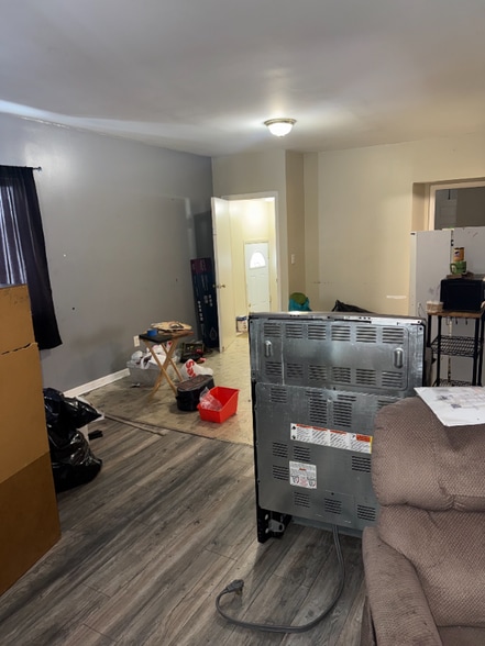 Building Photo - 1309 Barney Ave