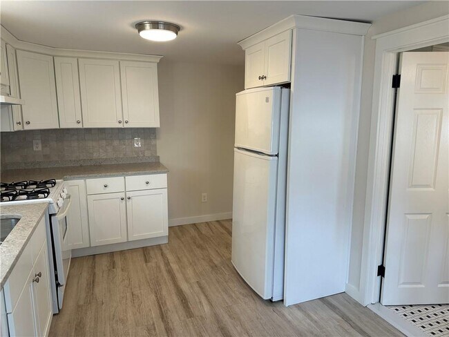 Building Photo - 54 Planet Ave