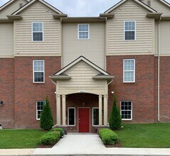 Building Photo - Crystal Pines Building 3