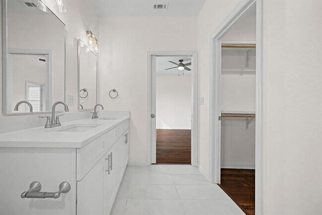 Building Photo - 803 4th St