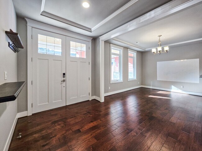 Building Photo - Modern 5-Bedroom Kirkland Home with Solar ...