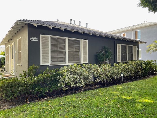 Building Photo - 2326 Oak St