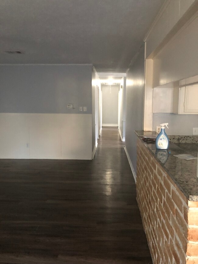 Building Photo - 10915 Gatlinburg Dr