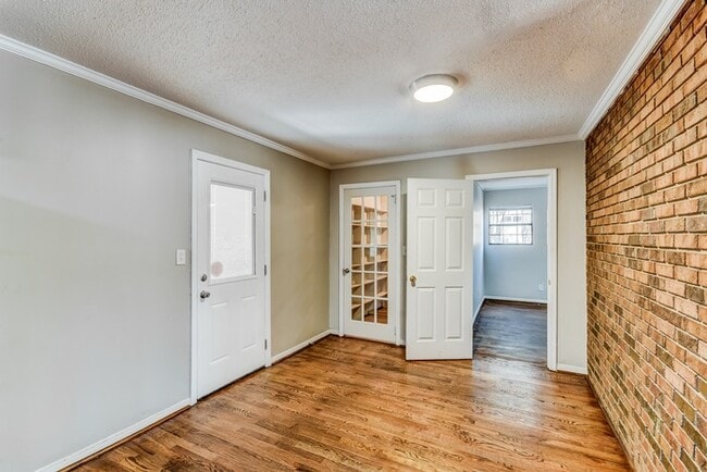 Building Photo - 2428 Briarcliff Dr