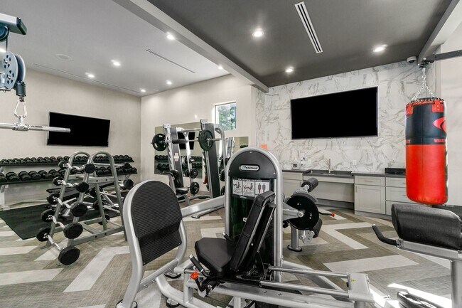 Building Photo - Exclusive Offer: Free Rent, No Fees, $200 ...