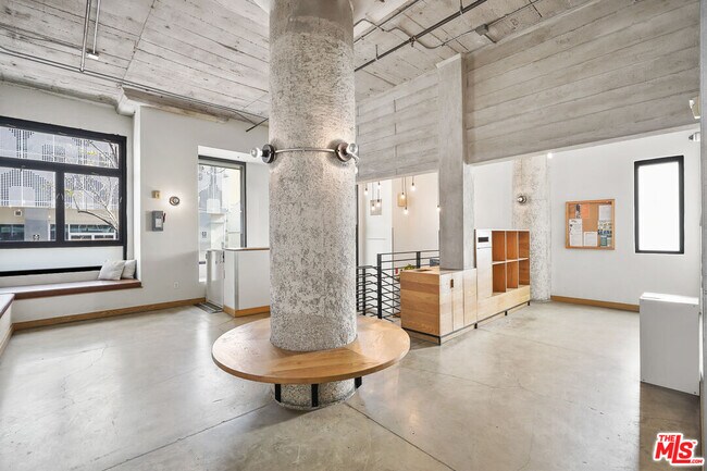 Building Photo - 1100 S Grand Ave