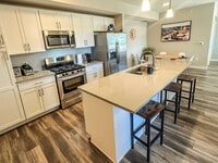 Building Photo - Beautiful "Like New" Large 2Bd 2Ba condo W/ amazing views of the flatirons!