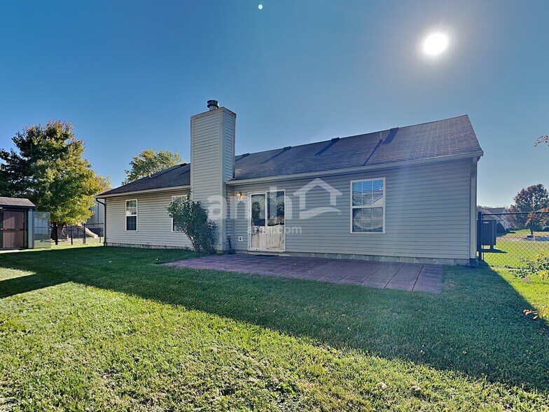 Building Photo - 571 Bay Ct N