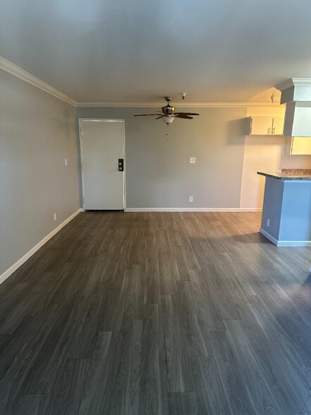 Building Photo - 5811 Tujunga Ave