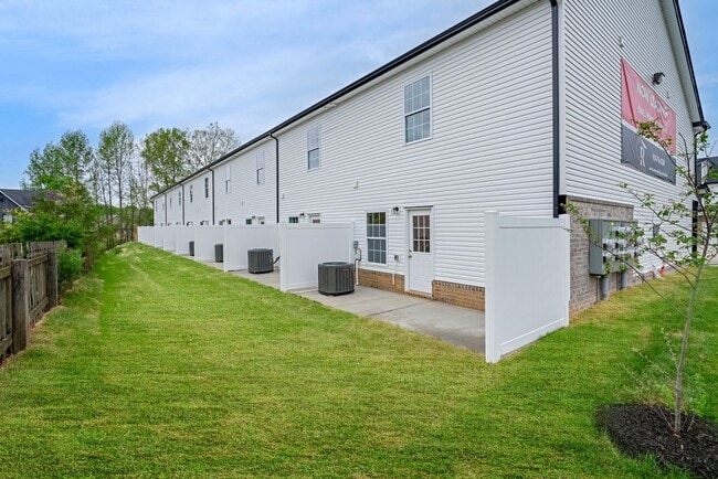 Building Photo - Excell Pointe 2 Bedroom Townhomes