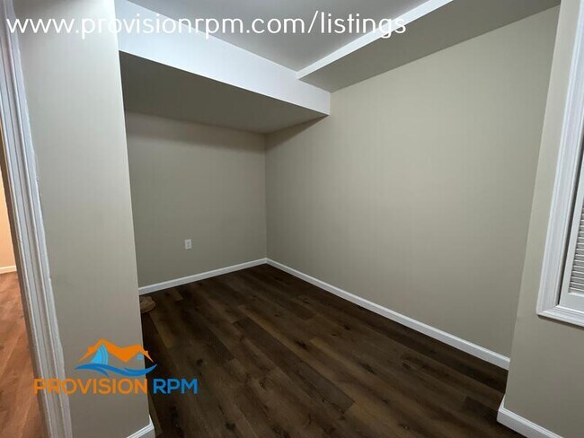 Building Photo - 928 Victory Avenue - C