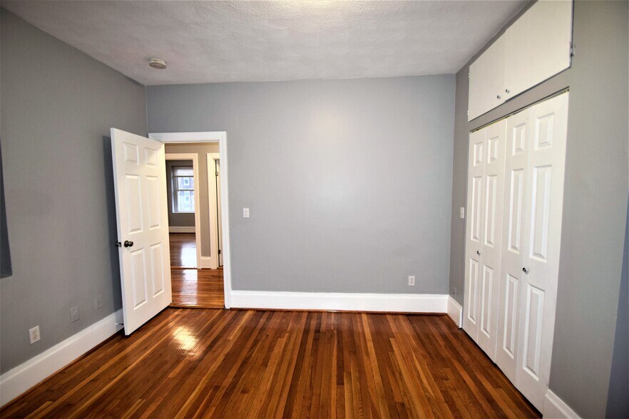 Building Photo - 83 Glenville Ave