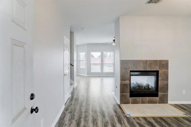 Building Photo - 15530 Hickory Dale St