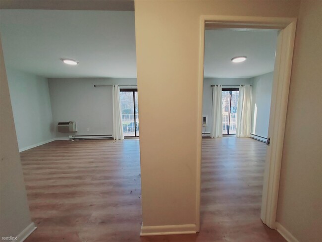 Building Photo - 1 br, 1 bath Condo - 445 Hope St Unit U