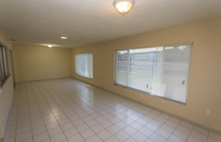 Building Photo - 4986 NW 39th St