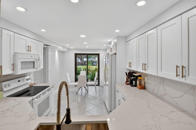 Building Photo - 15362 Strathearn Dr