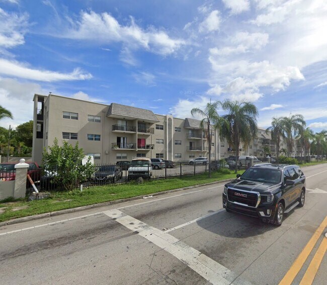 Building Photo - 5100 SW 41st St