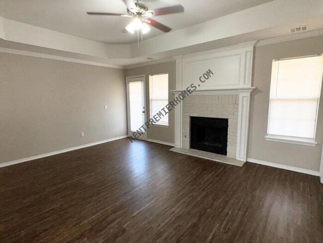Building Photo - 241 W Pines Way
