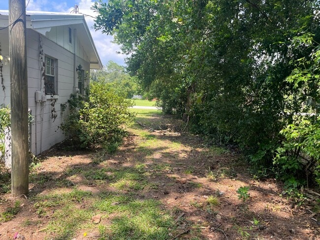 Building Photo - Studio Apartment in Wellborn, near downtown. All Utilities included.