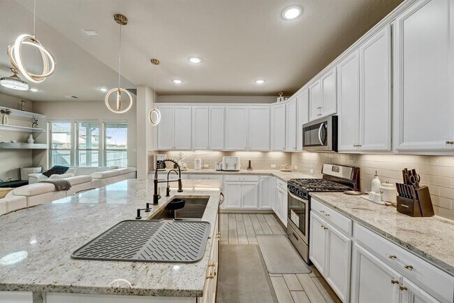 Building Photo - 17012 Pleasanton Cove