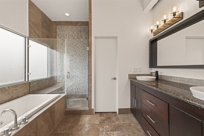 Building Photo - 6014 Fairdale Ln