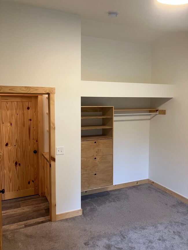 Building Photo - 3764 Biz Point Rd