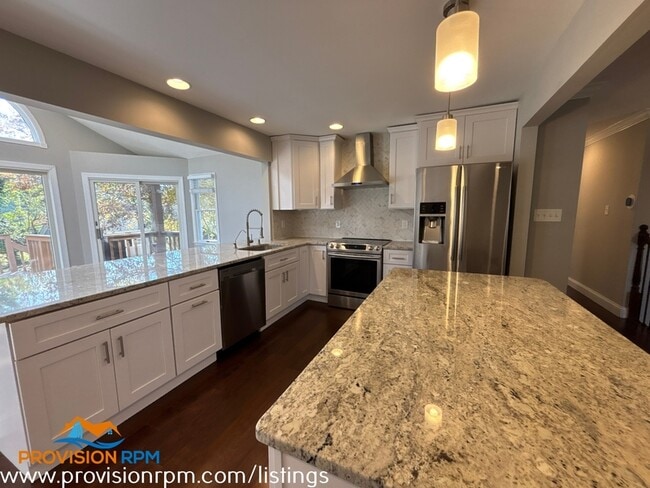 Building Photo - 625 Edwards Rd