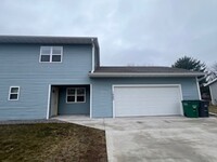 Building Photo - 3 Bedroom Duplex
