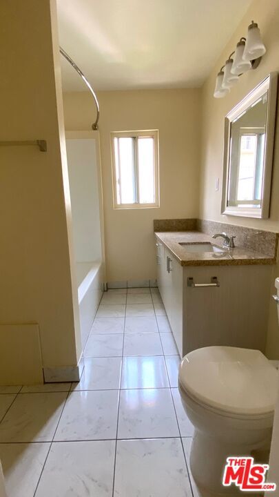 Building Photo - 443 S Wilton Pl