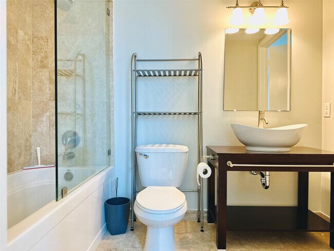 Building Photo - 350 S Miami Ave