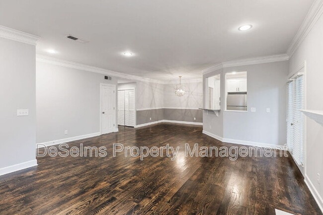 Building Photo - 210 Ashlawn Ct