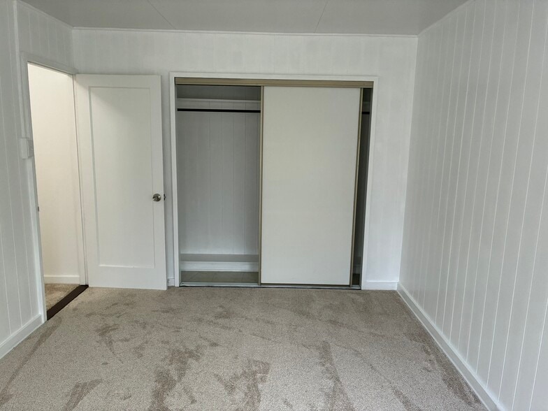 Building Photo - 2059 Saint Louis Dr