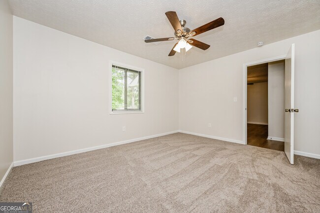 Building Photo - 2140 Teri Ln SE