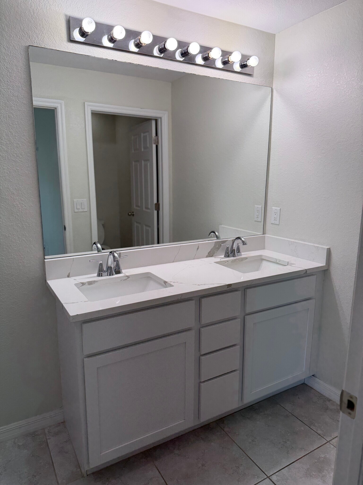 Master bathroom dual vanities - 2120 NW 18th Ave