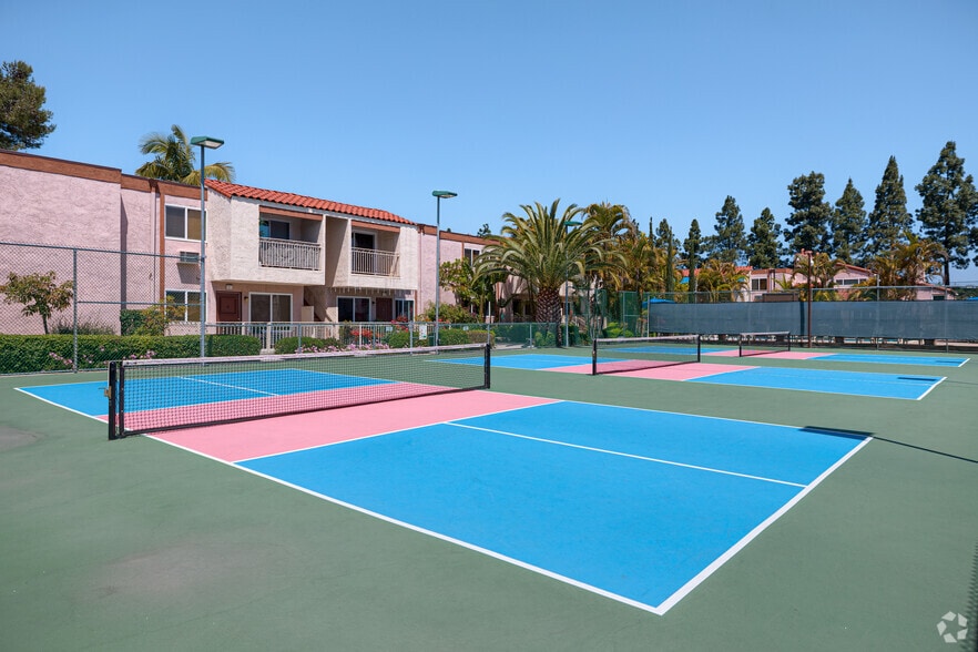 Pickleball Courts - Hourglass Park Apartments