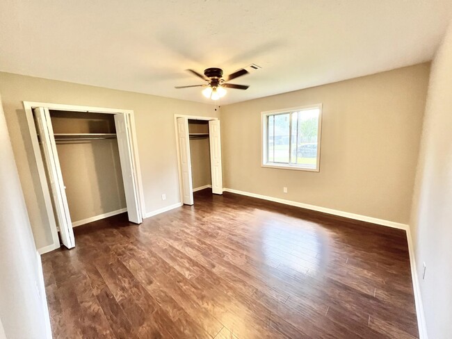 bedroom - 3412 Camellia Cir