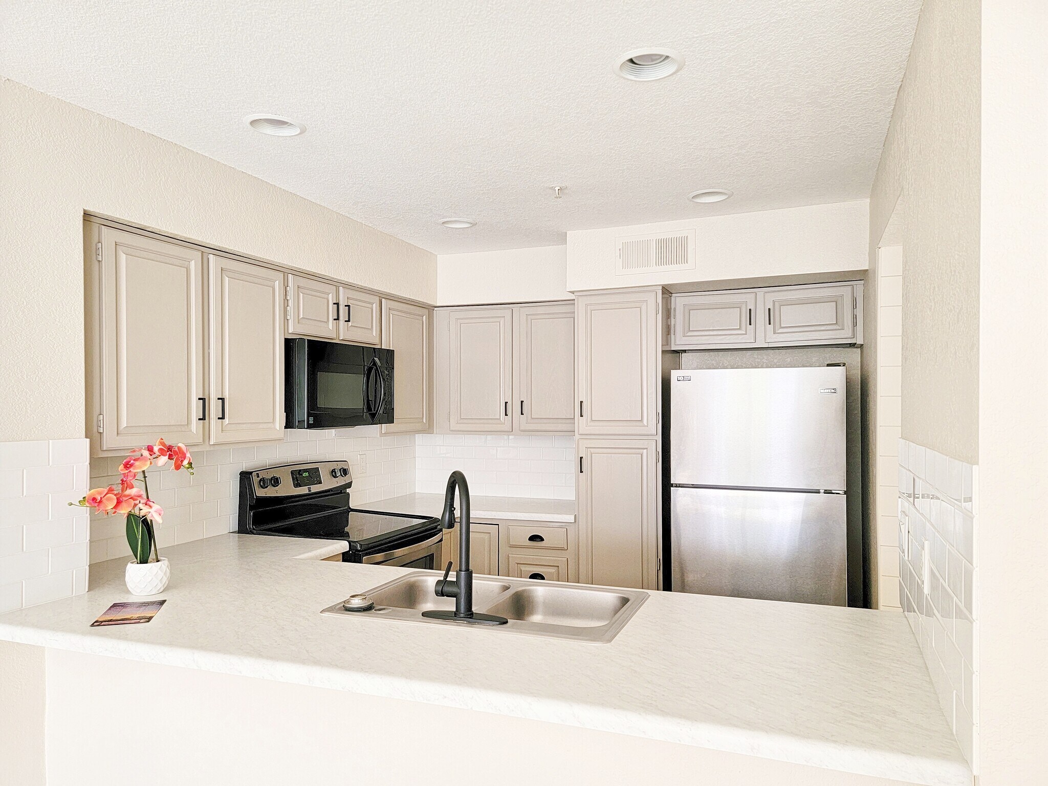 Building Photo - 10080 E Mountainview Lake Dr