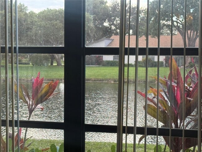 Building Photo - 8200 Whispering Palm Dr